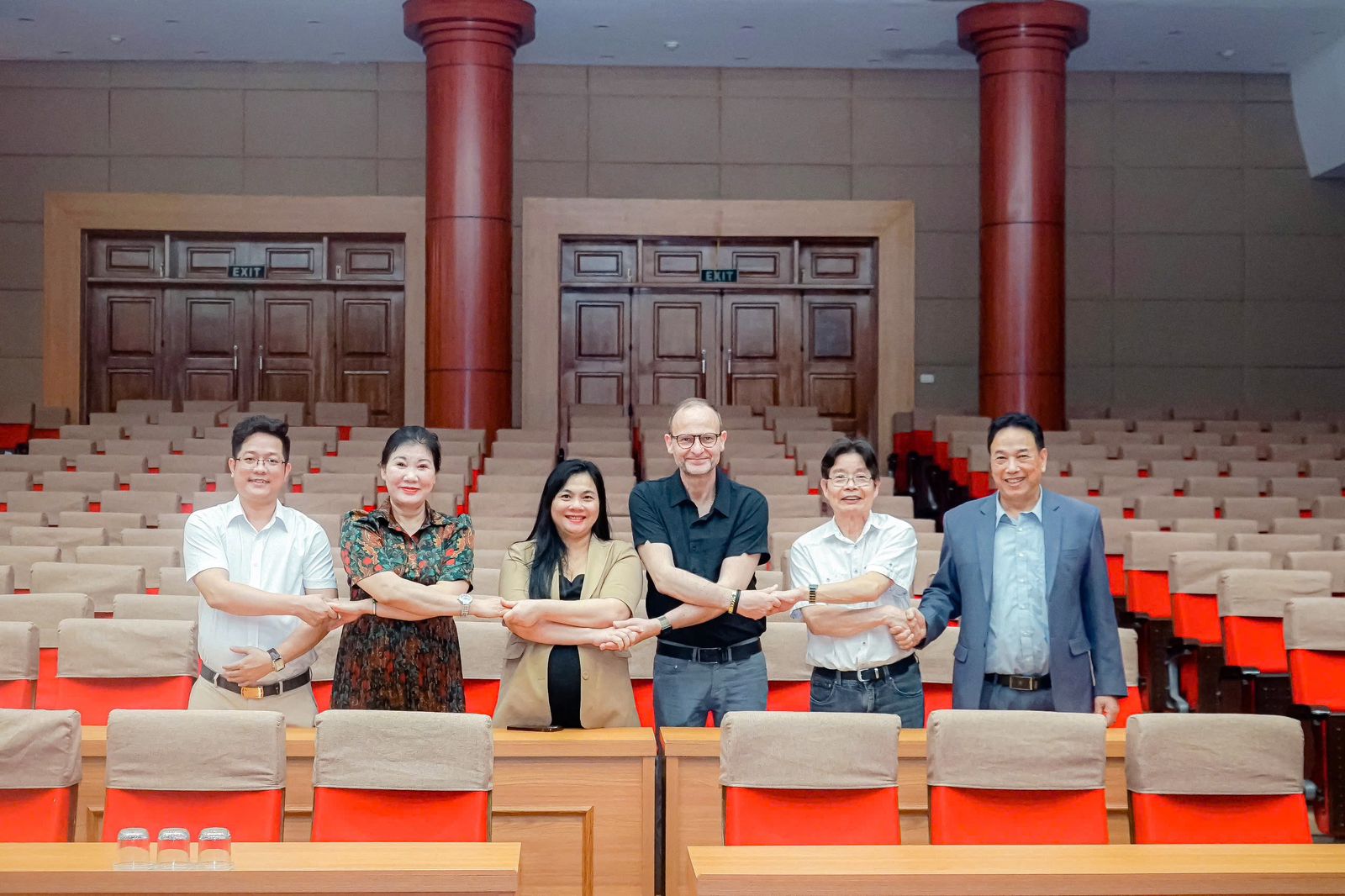 OKS-Geschäftsbereichsleiter für Arbeitsmarktdienstleistungen in Sachsen-Anhalt, Steffen Kilian, zu Gast bei der TB Group in Hanoi